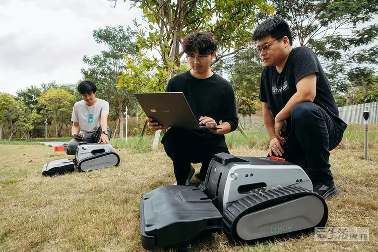 Robotic Testing at XbotPark Laimu robotic mower team