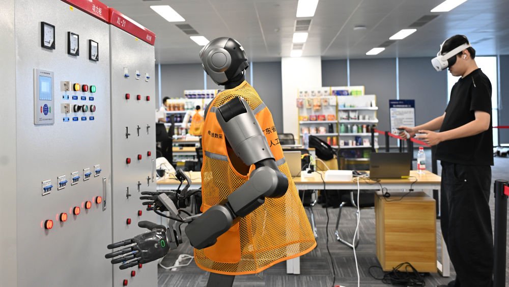 Humanoid robots on show at a Guangdong expo
