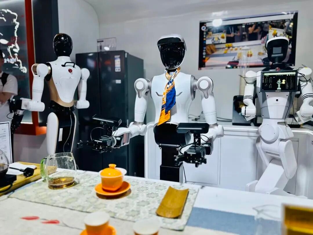 Realman RealBot-L2 lift-type wheeled humanoid robot