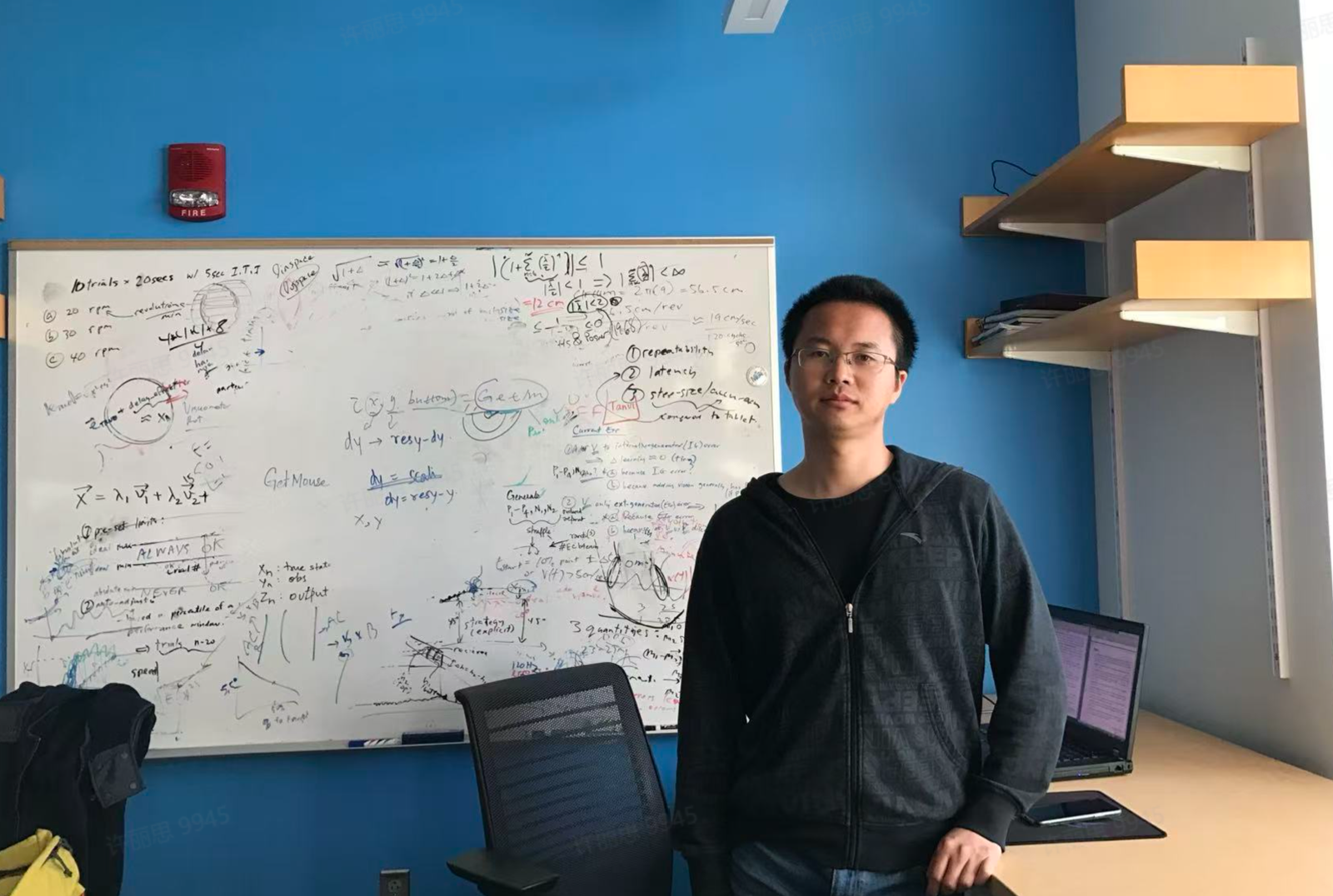 Oaknut Robotics founder Jiang Yao presenting the Natus model