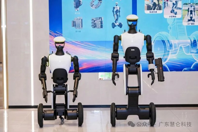 GAC spin-out Huilun Robotics GoMate Mini wheel-leg humanoid robot