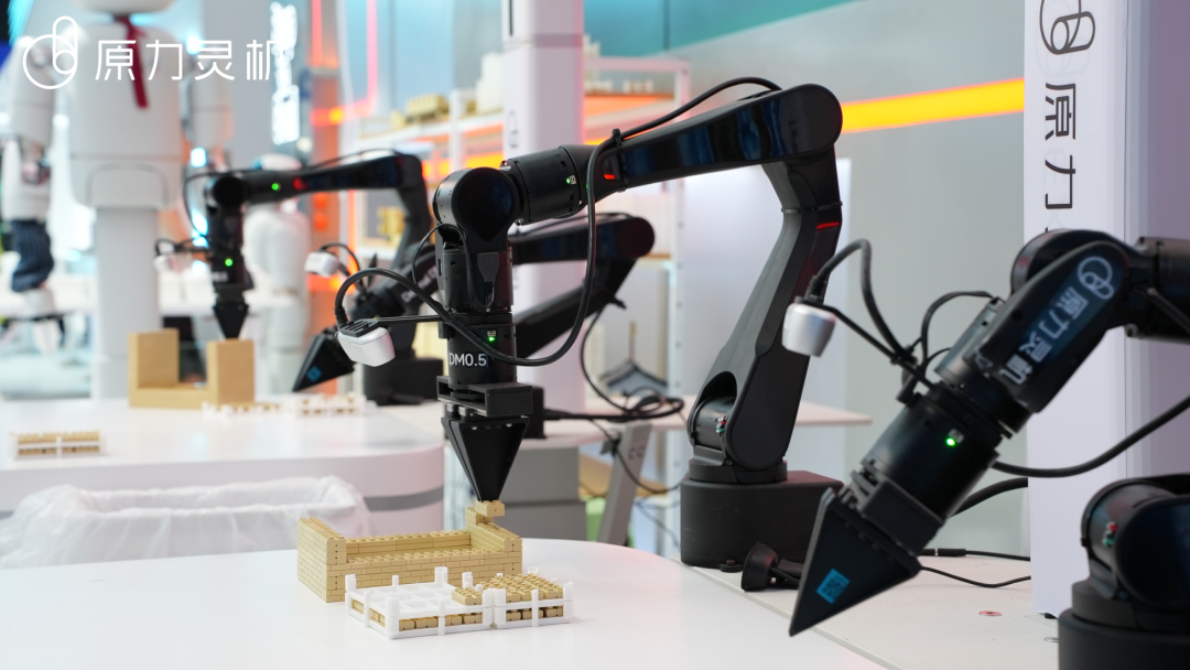 Close-up of Force Machina's robotic arm with six-axis force sensor and DM0.5 model for fine manipulation