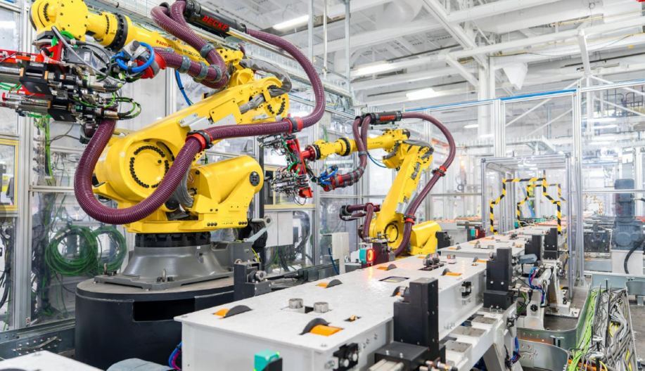 Xiaomi humanoid in car plant