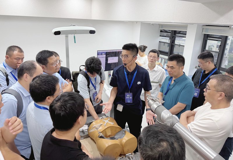 Expert demonstrating robot-assisted orthopaedic surgery at Shenzhen training