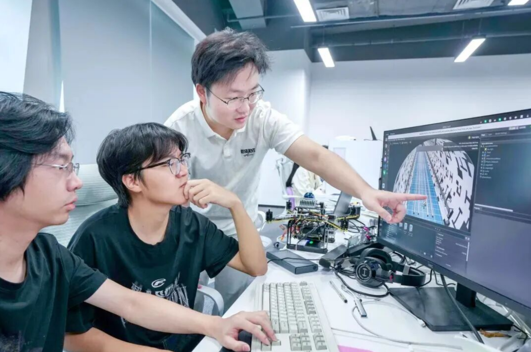 Huoxing Denglu robot in an open non standard scene task