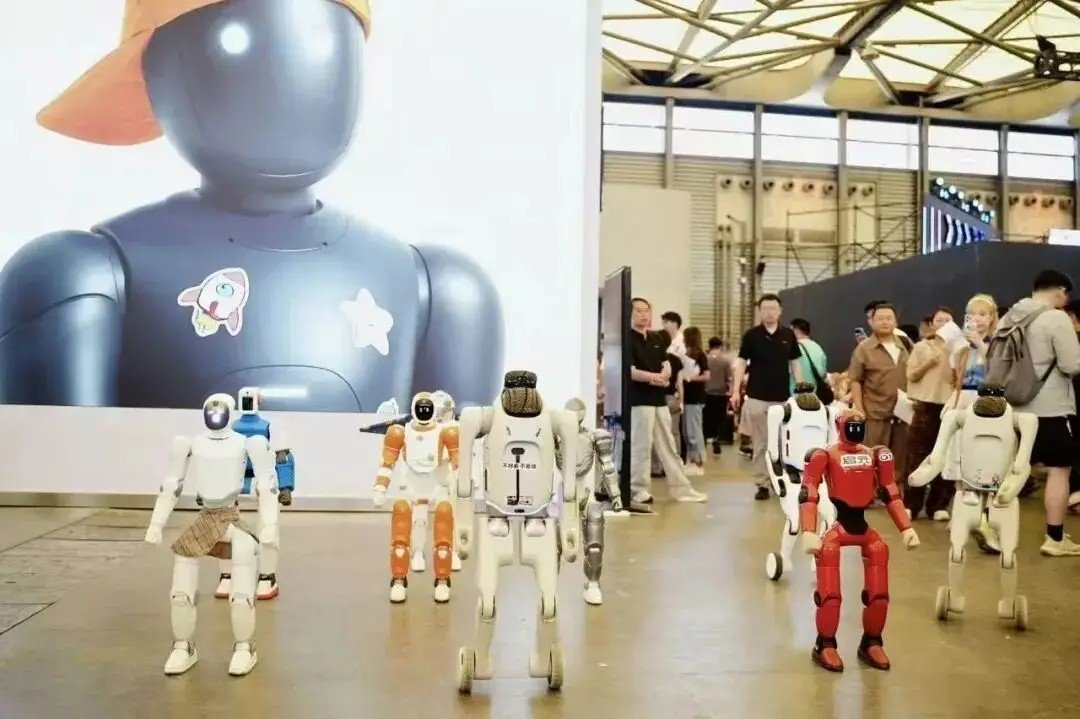 Qiyuan humanoid robot from Shangwei's robot unit