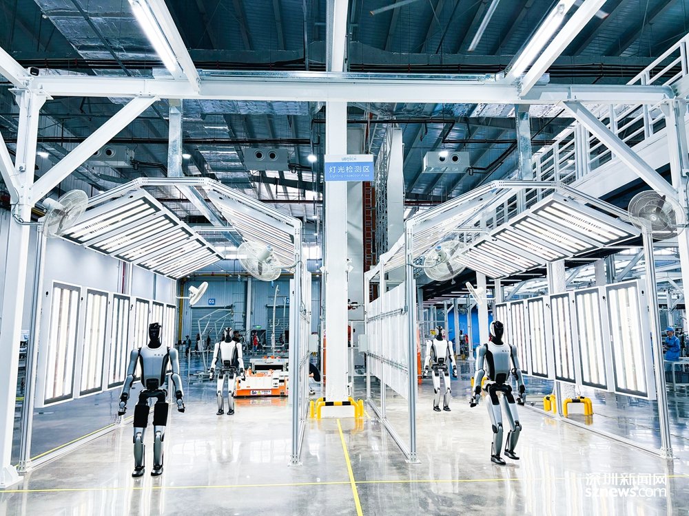 Smart tightening station on the humanoid-robot assembly line