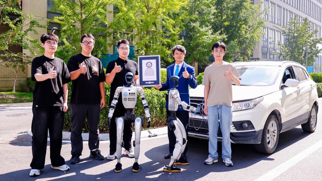 A 37 kg humanoid dragged a 1.4 tonne car and walked away wit