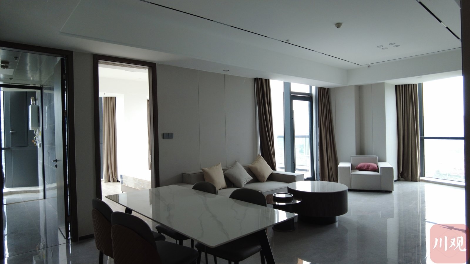 Inside one of the Yibin flats. Moved in as it is, and used as a talent flat from the first day. Source: Sichuan Online