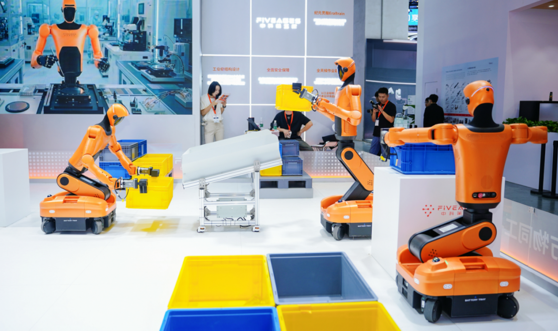Three Jiling-L1 robots running a relay production line