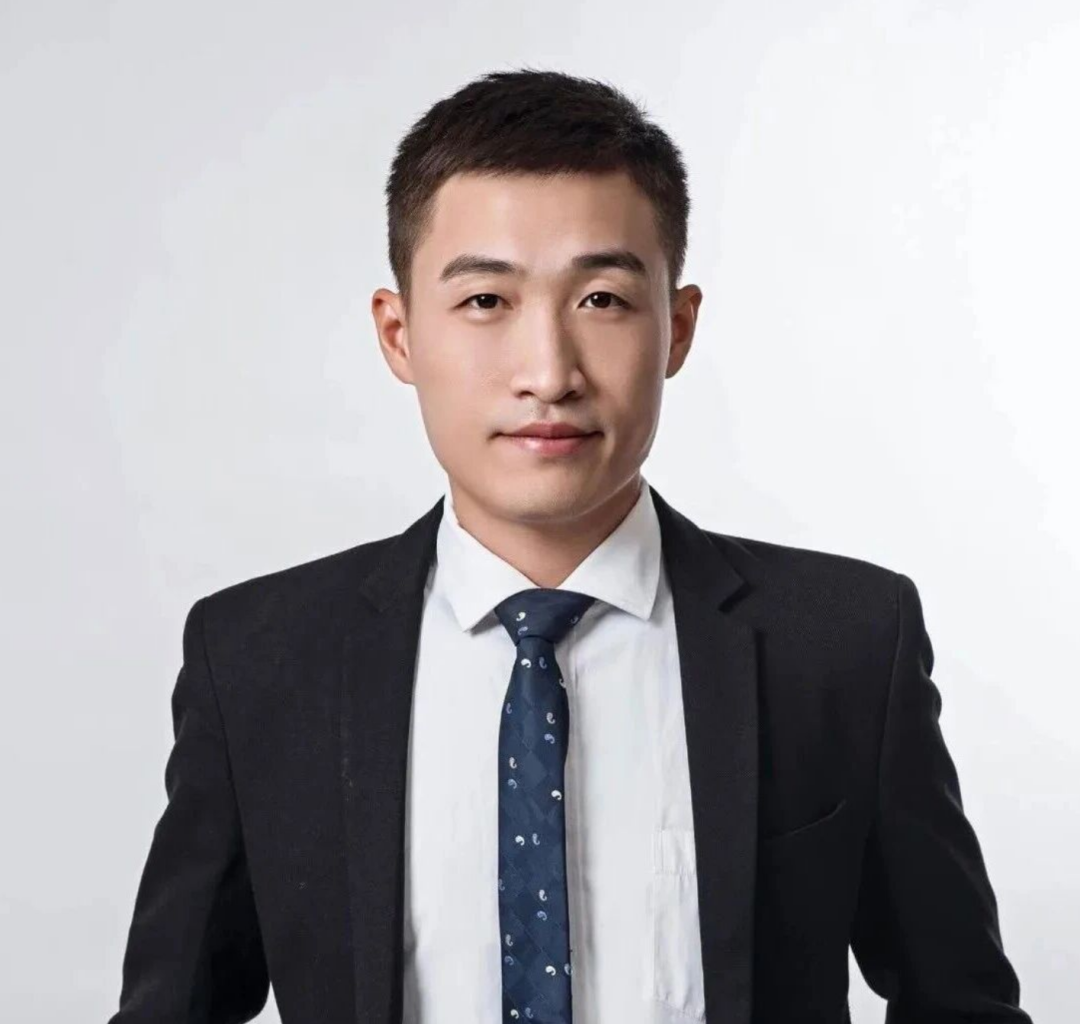 Portrait of Limiaoda founder Liu Yusong in a dark suit