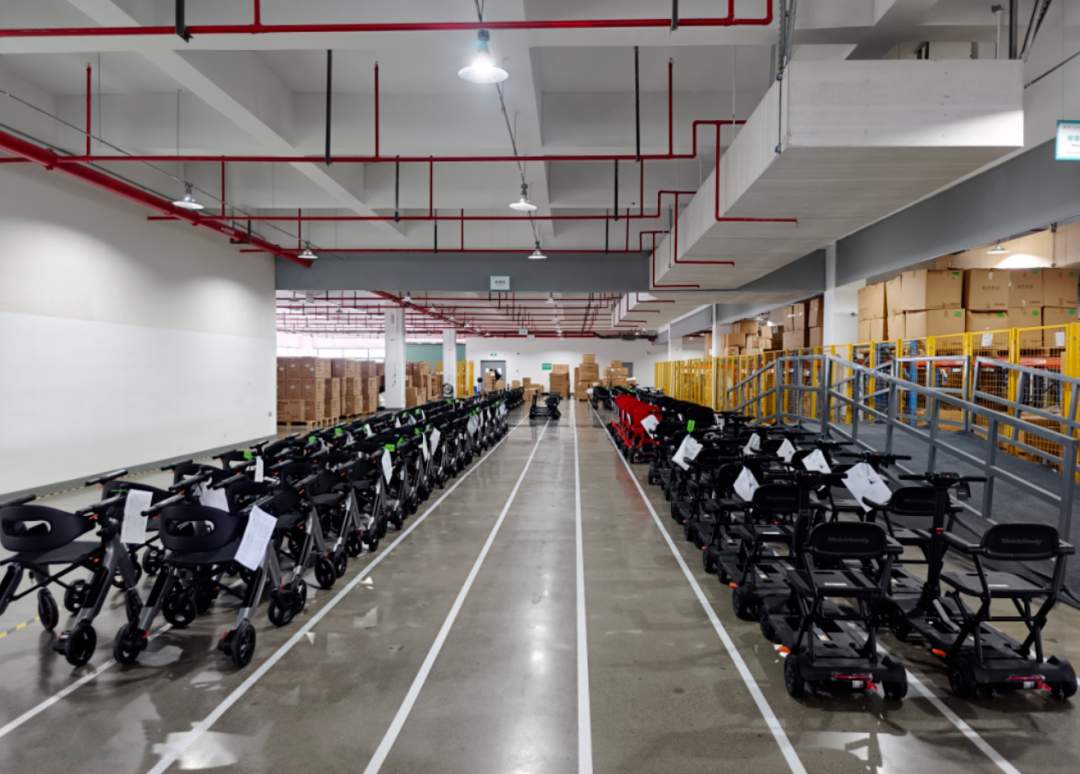 Shuangpai Robotics P2 smart wheelchair for elderly mobility