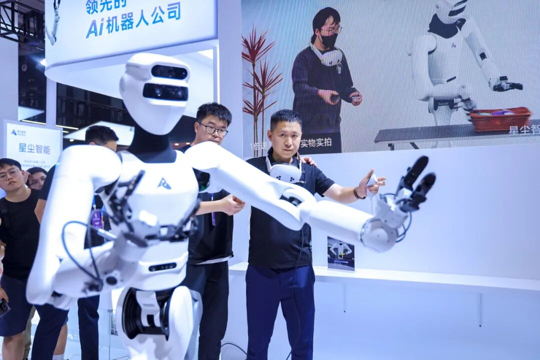 Astribot humanoid robot by cable-driven design